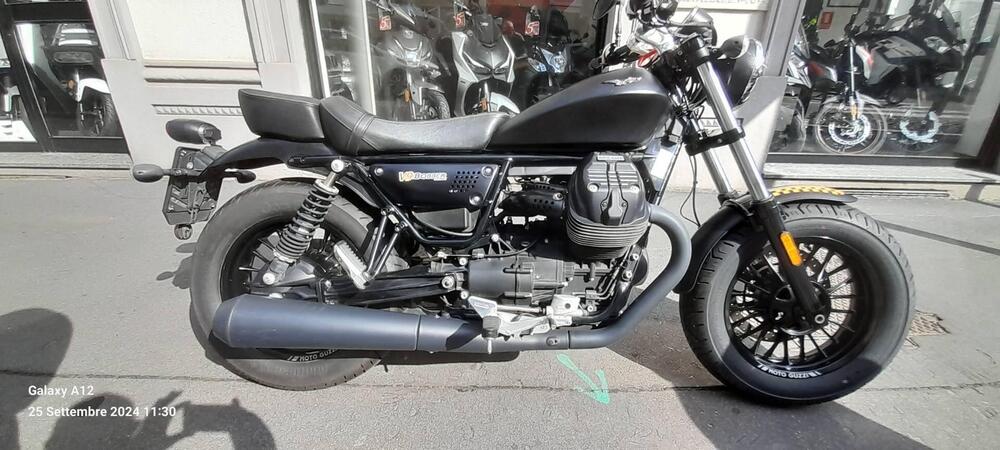 Moto Guzzi V9 Bobber (2016 - 18) (3)