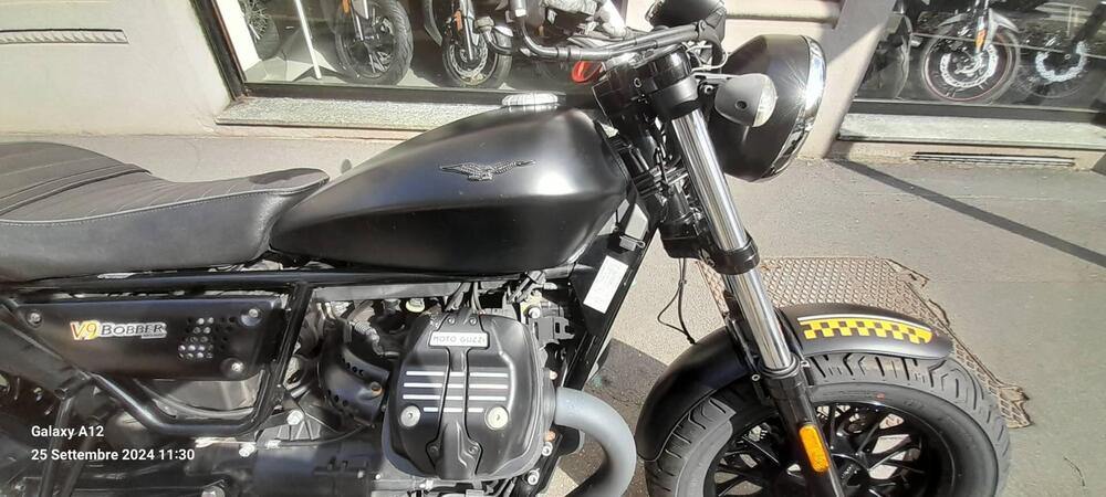 Moto Guzzi V9 Bobber (2016 - 18) (5)