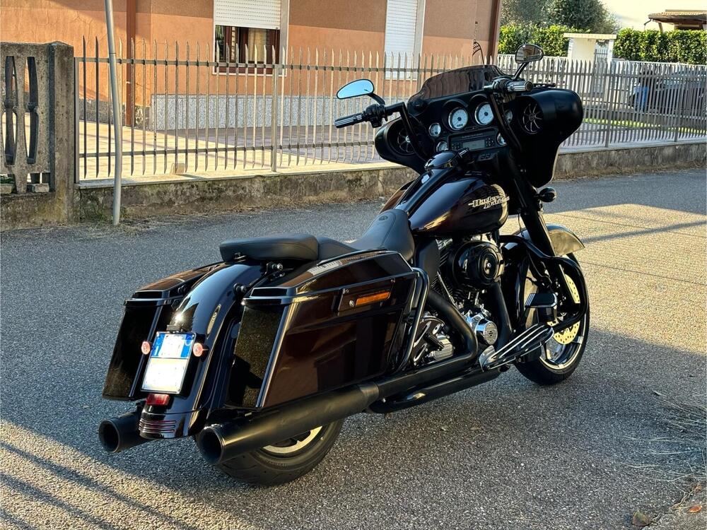 Harley-Davidson 1690 Street Glide (2011 - 13) - FLHX (3)