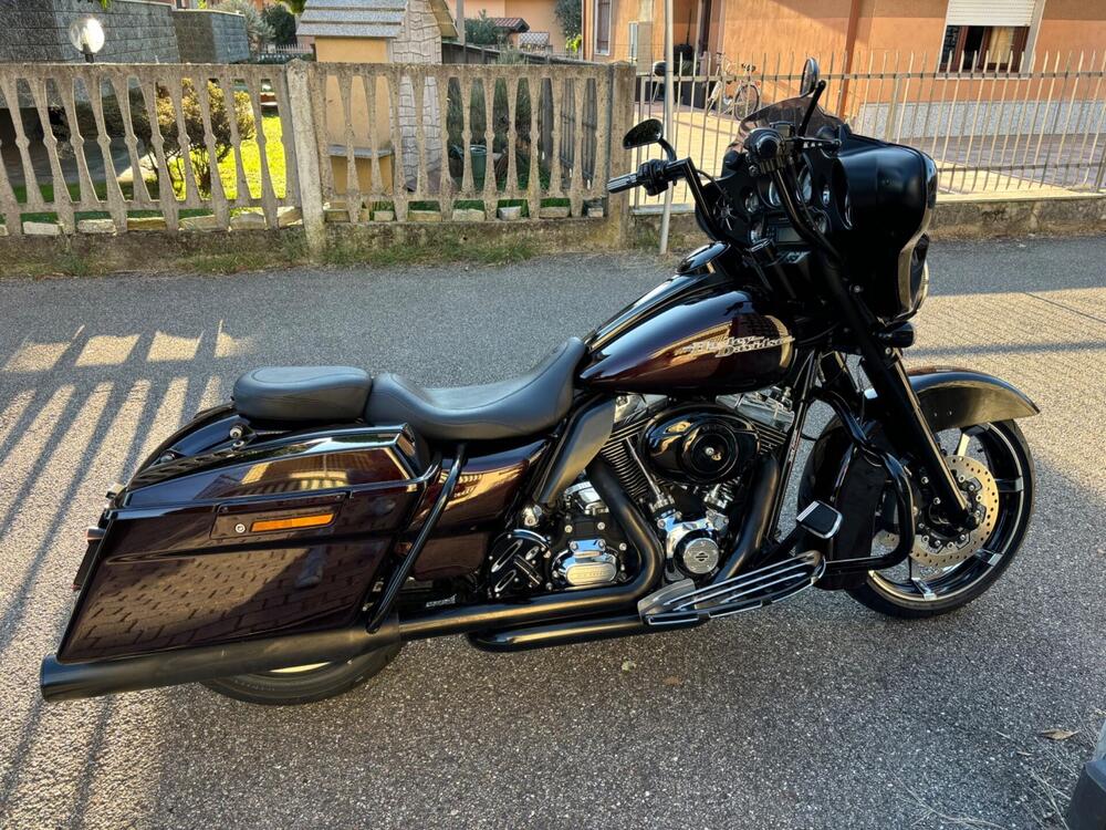 Harley-Davidson 1690 Street Glide (2011 - 13) - FLHX