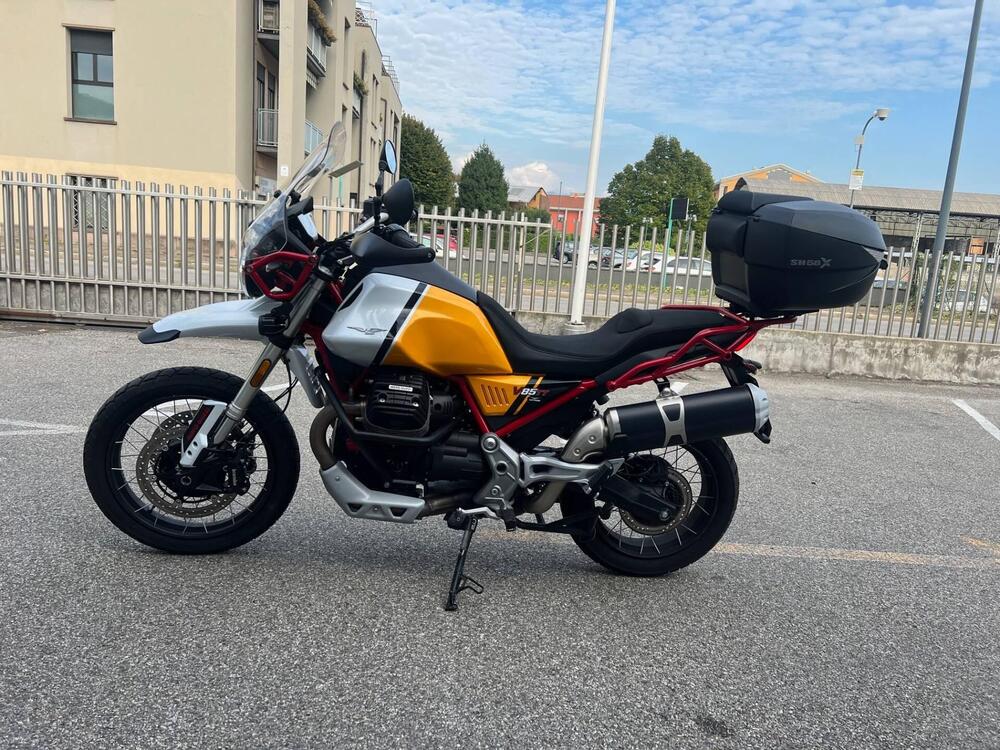 Moto Guzzi V85 TT Evocative Graphics (2021 - 23) (4)