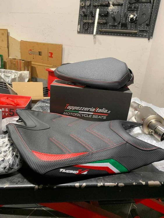 Aprilia Tuono 1100 V4 Factory Speed White (2023 - 24) (3)