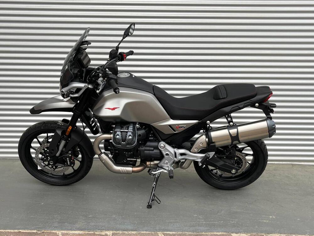 Moto Guzzi V85 Strada (2024) (4)