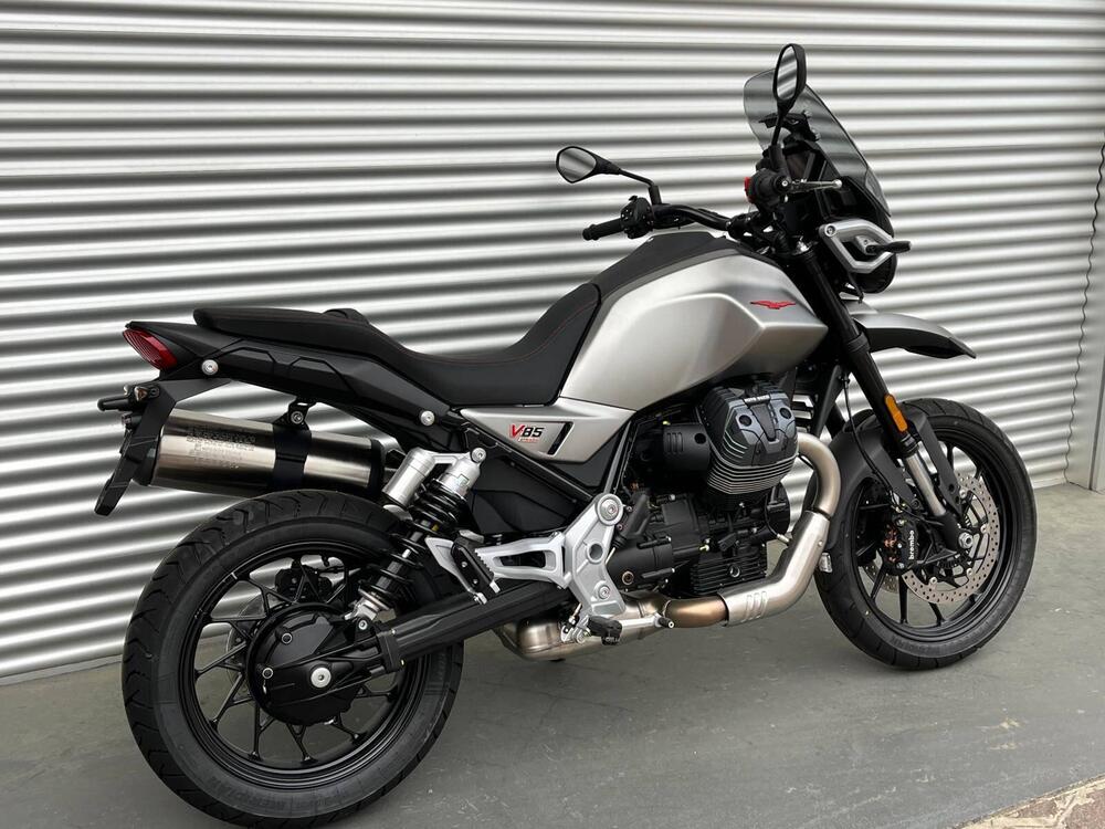 Moto Guzzi V85 Strada (2024) (5)