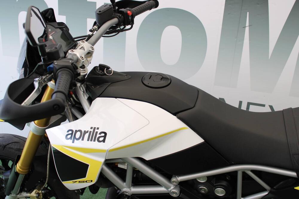 Aprilia Dorsoduro 750 ABS (2009 - 17) (5)