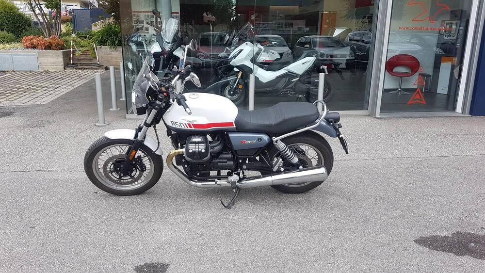 Moto Guzzi V7 Special (2021 - 24) (2)