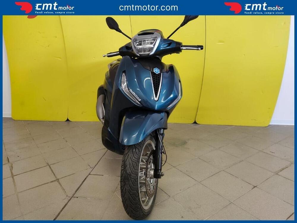 Piaggio Beverly 300 Hpe (2021) (2)