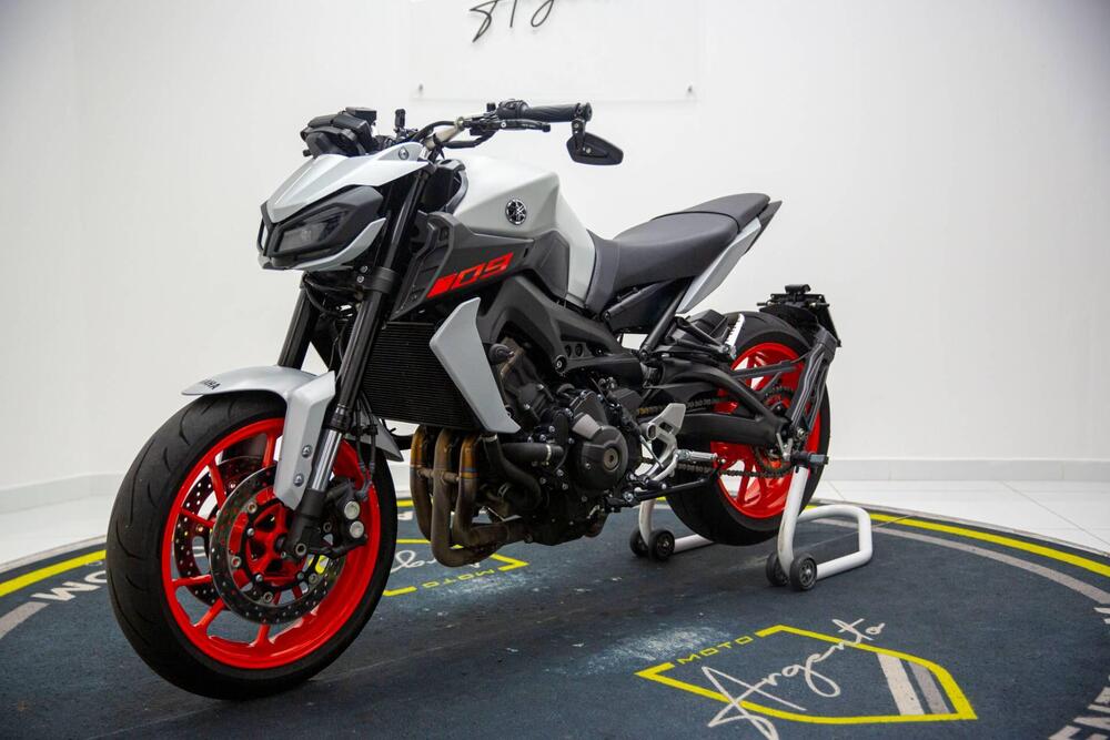 Yamaha MT-09 (2017 - 20) (2)