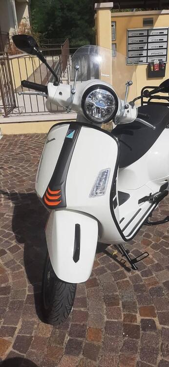 Vespa GTS 300 Super Sport (2023 - 24) (2)