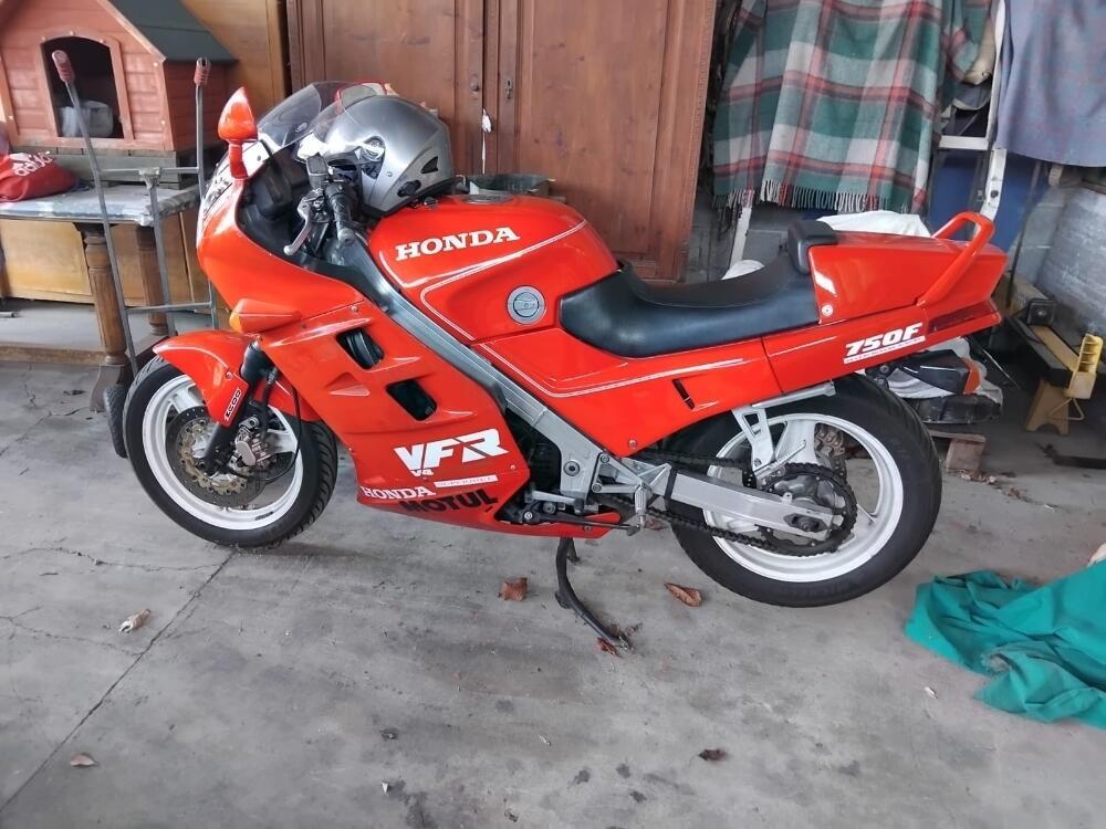 Honda vfr 750 f (2)