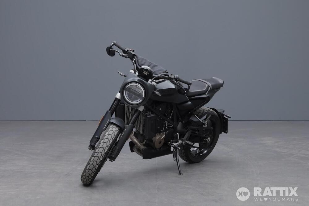 Husqvarna Svartpilen 701 (2019) (2)