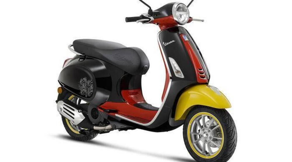 Vespa Primavera 125 Disney Mickey Mouse Edition by Vespa (2023 - 24)