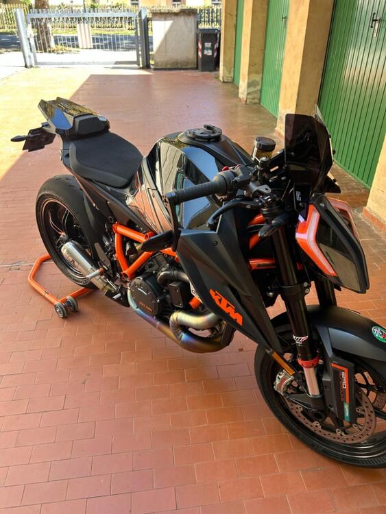 KTM 1290 Super Duke R (2021) (2)