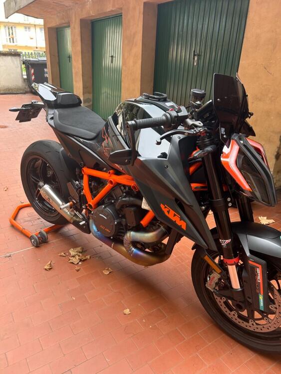 KTM 1290 Super Duke R (2021) (4)