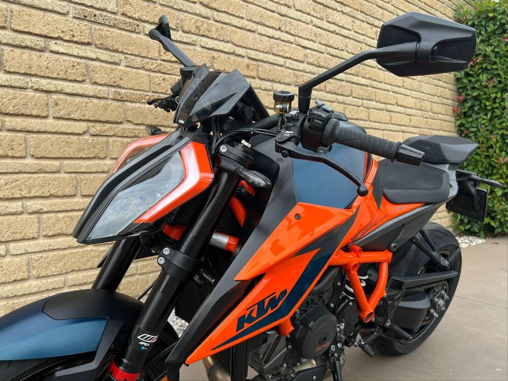 KTM 1290 Super Duke R (2022 - 23) (4)