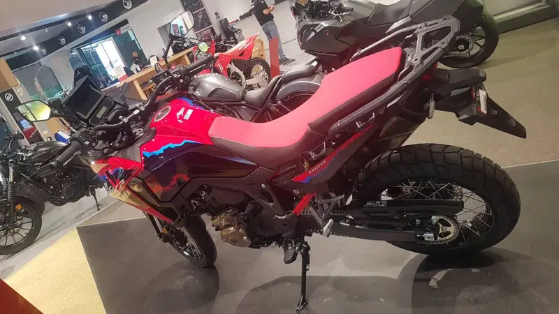 Honda Africa Twin CRF 1100L ES DCT (2024 - 26) (7)