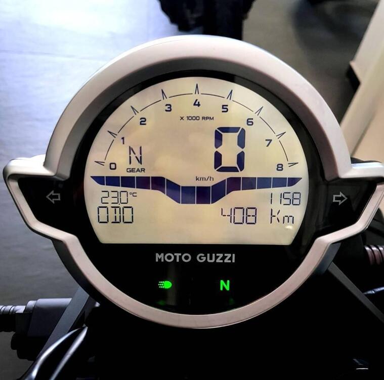 Moto Guzzi V9 Bobber (2021 - 24) (5)