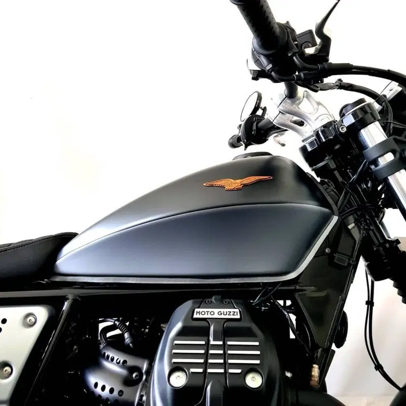 Moto Guzzi V9 Bobber (2021 - 25) (16)