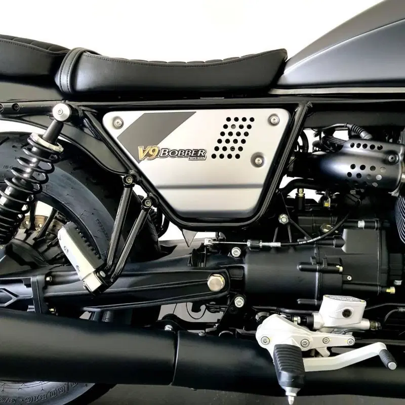 Moto Guzzi V9 Bobber (2021 - 25) (18)
