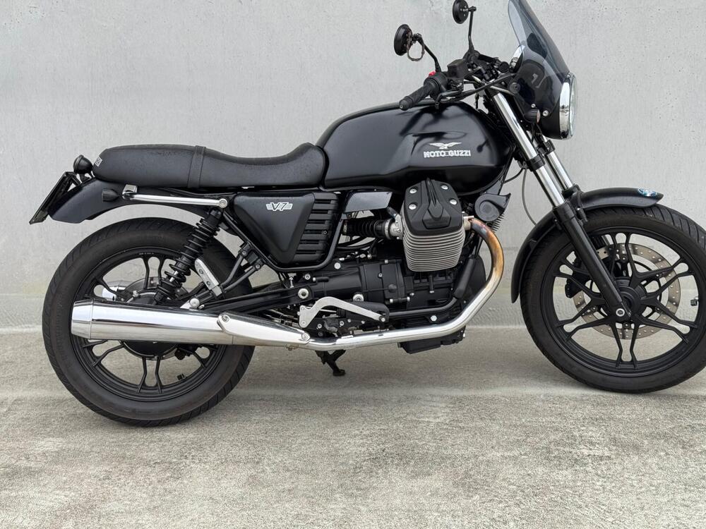 Moto Guzzi V7 Stone (2012 - 15) (4)