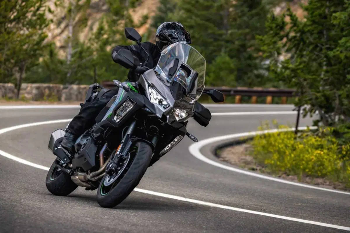 In Kawasaki è già 2025: ecco a voi la nuova Versys 1100. Come cambia? Caratteristiche e foto (2)