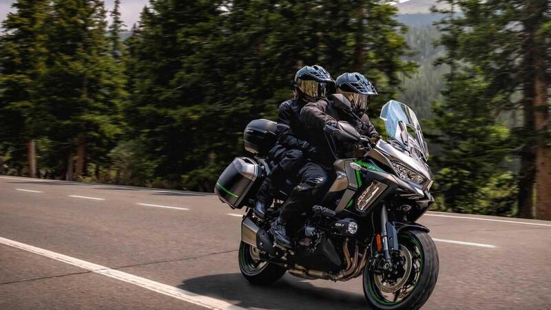 In Kawasaki &egrave; gi&agrave; 2025: ecco a voi la nuova Versys 1100. Come cambia? Caratteristiche e foto