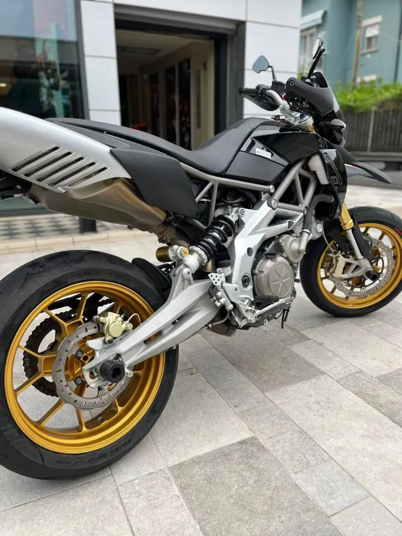 Aprilia Dorsoduro 750 (2009 - 14) (4)