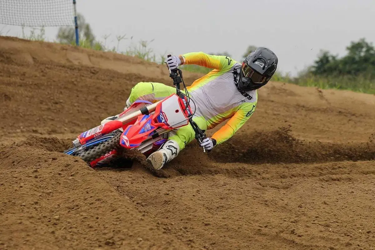 300 due tempi o 450 quattro tempi? Questo è il dilemma! Comparativa Beta RX MX1 