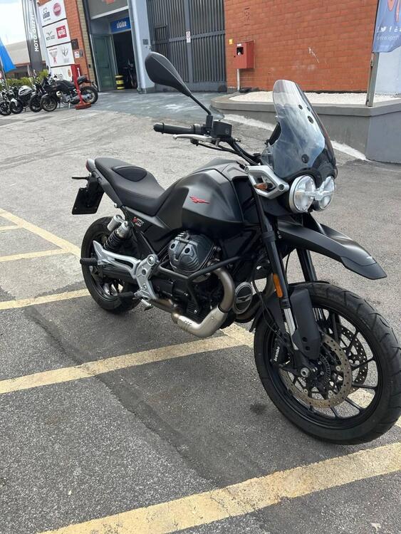 Moto Guzzi V85 Strada (2024) (2)