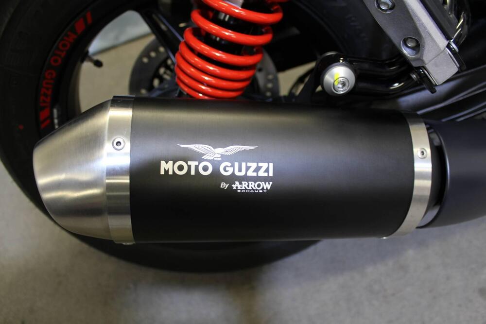 Moto Guzzi V7 Stone Ten (2024) (5)