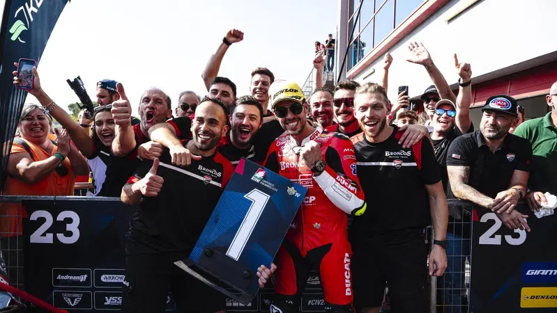 Dunlop CIV 2024, SBK: Lorenzo Zanetti torna in gara a Imola un anno dopo l'incidente con Michele Pirro