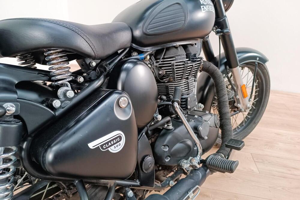 Royal Enfield Classic 500 EFI Stealth Black (2018 - 20) (4)