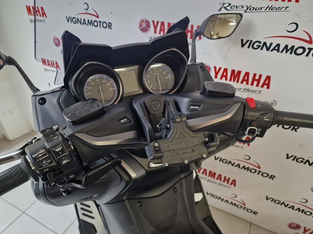 Yamaha T-Max 560 Tech Max (2021) (2)