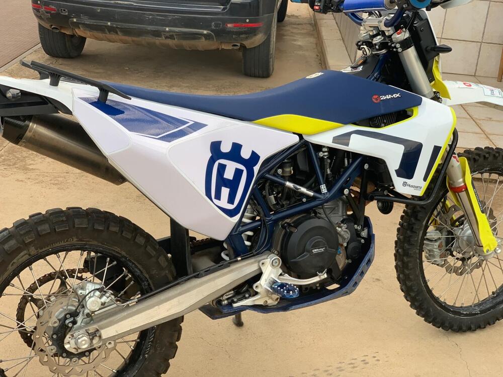 Husqvarna 701 Enduro (2022) (2)