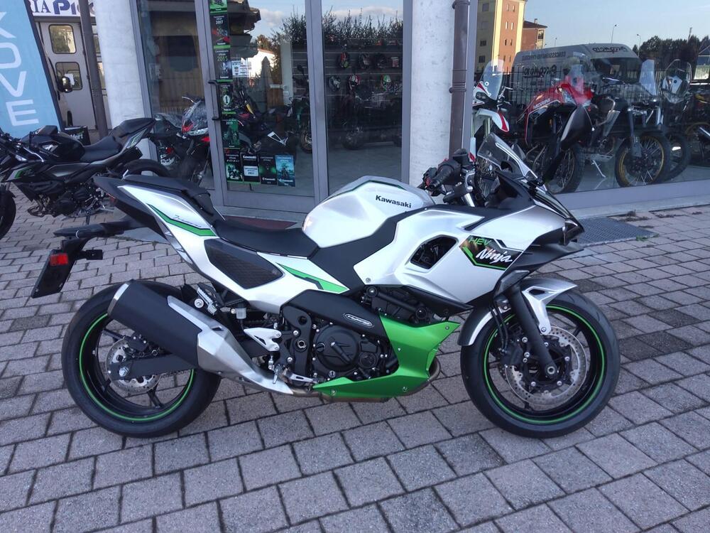 Kawasaki Ninja 7 Hybrid (2024) (4)