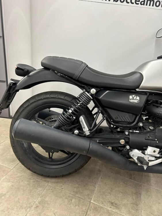 Moto Guzzi V7 Stone (2021 - 24) (3)