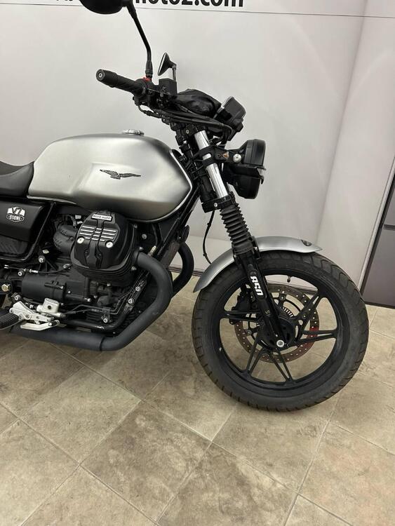 Moto Guzzi V7 Stone (2021 - 24) (4)