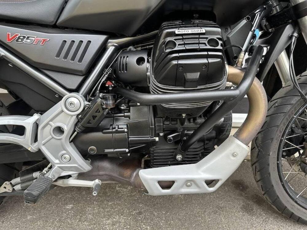 Moto Guzzi V85 TT (2021 - 23) (5)