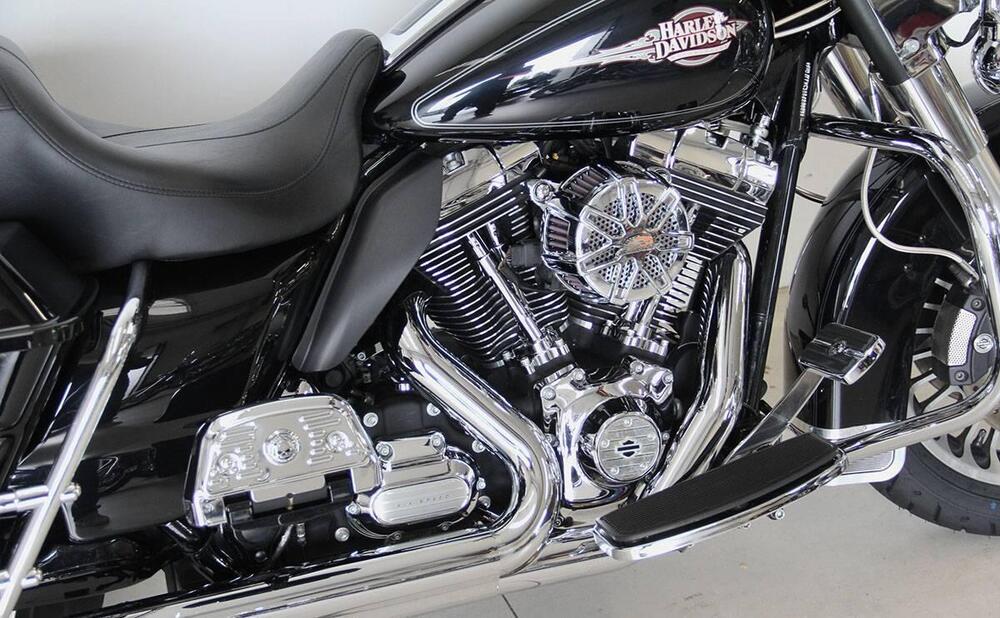 Harley-Davidson 1690 Electra Glide Classic (2010 - 12) - FLHTC (4)