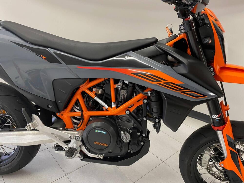 KTM 690 SMC R (2021-22) (2)