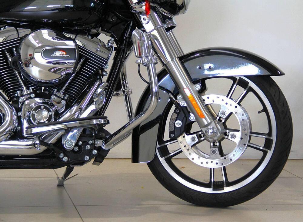 Harley-Davidson 1690 Street Glide (2011 - 13) - FLHX (2)