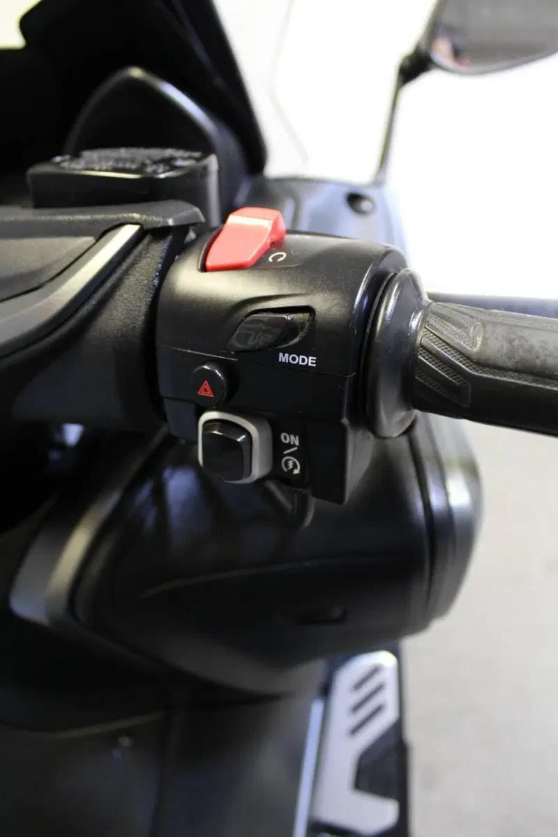 Yamaha T-Max 560 Tech Max (2020) (11)