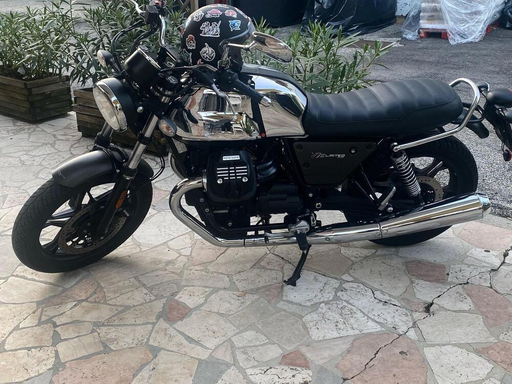 Moto Guzzi V7 III Limited (2018) (2)