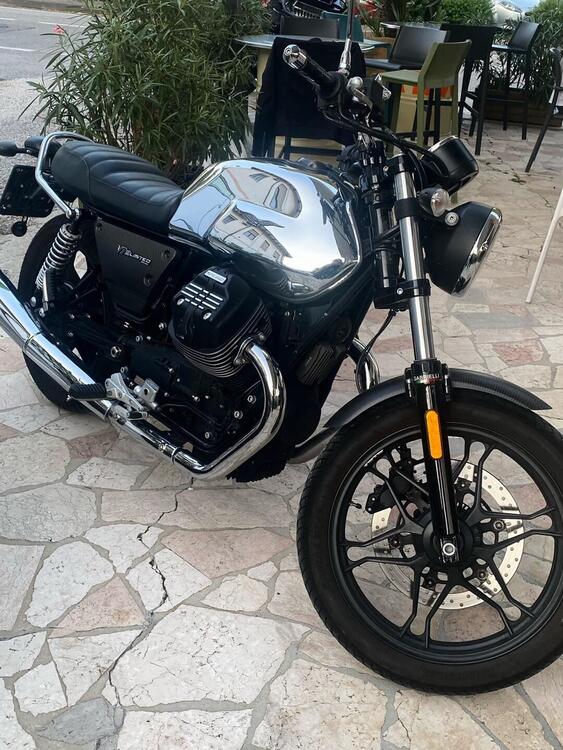 Moto Guzzi V7 III Limited (2018) (4)