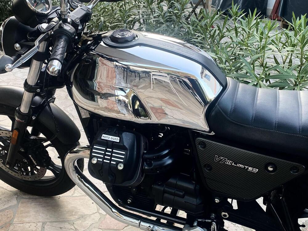 Moto Guzzi V7 III Limited (2018) (5)