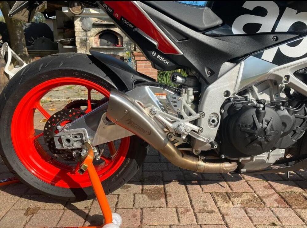 Aprilia Tuono 1100 V4 Factory (2017 - 18) (4)