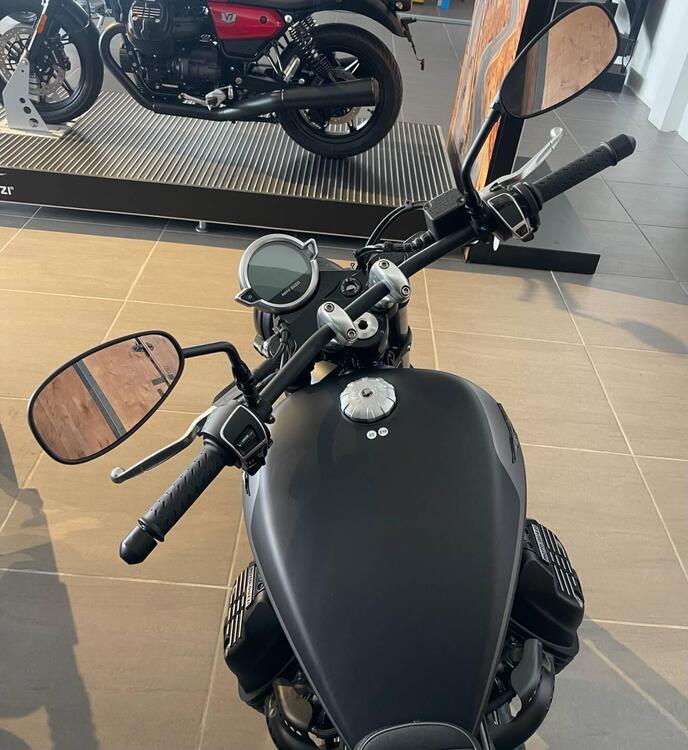 Moto Guzzi V9 Bobber (2021 - 24) (3)