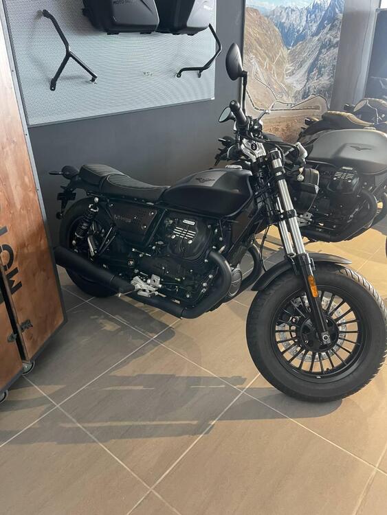 Moto Guzzi V9 Bobber (2021 - 24) (4)