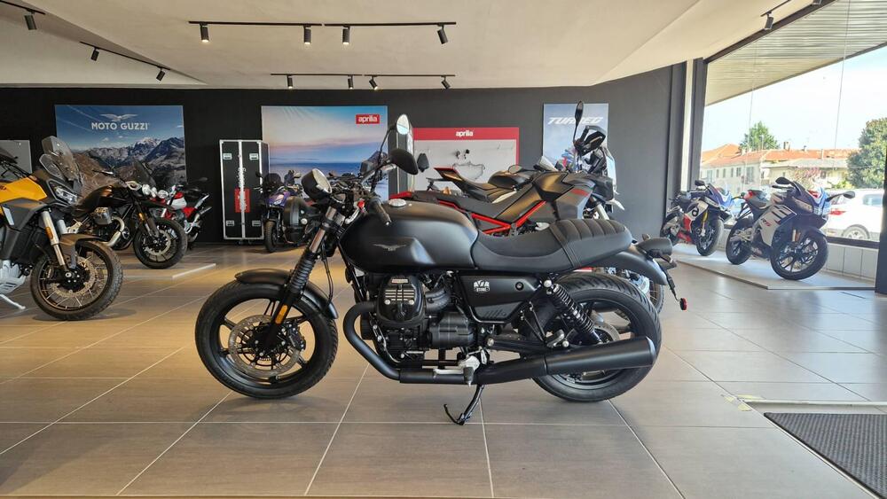 Moto Guzzi V7 Stone (2021 - 24) (2)