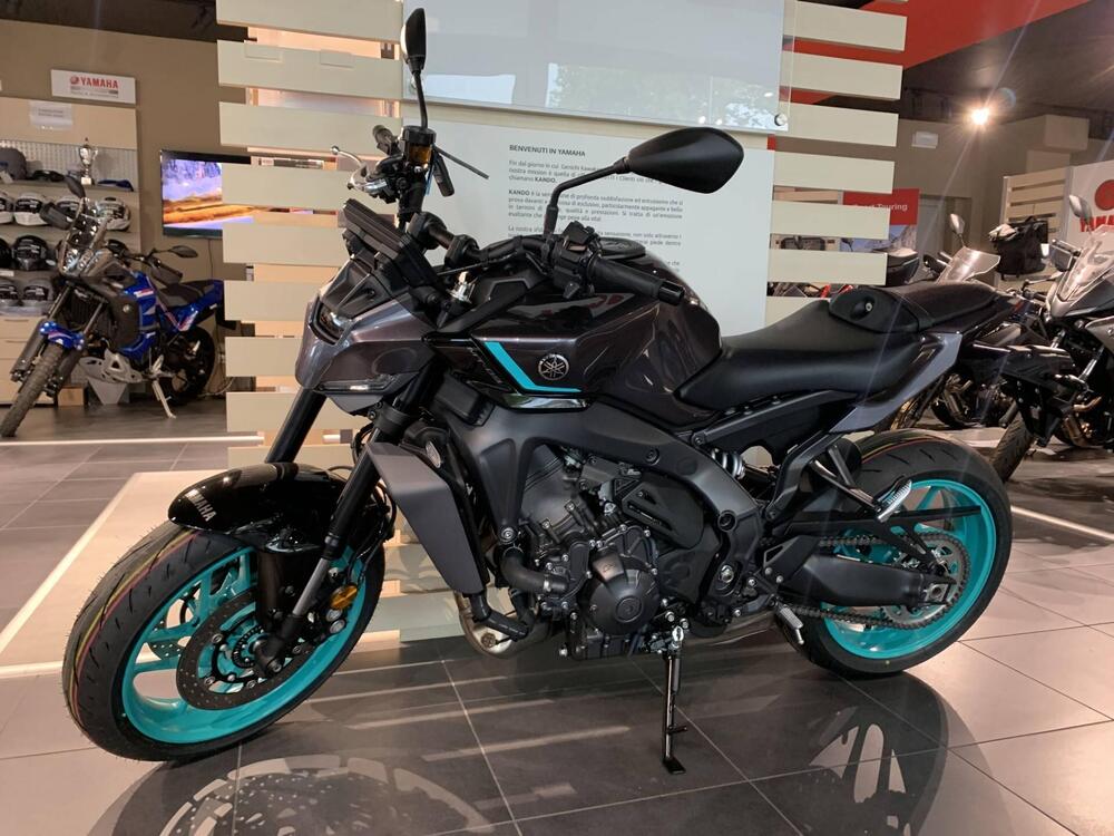 Yamaha MT-09 Y-AMT (2024) (2)